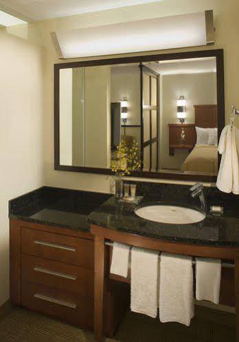 Hyatt Place Airport / Valley View Mall Hotel