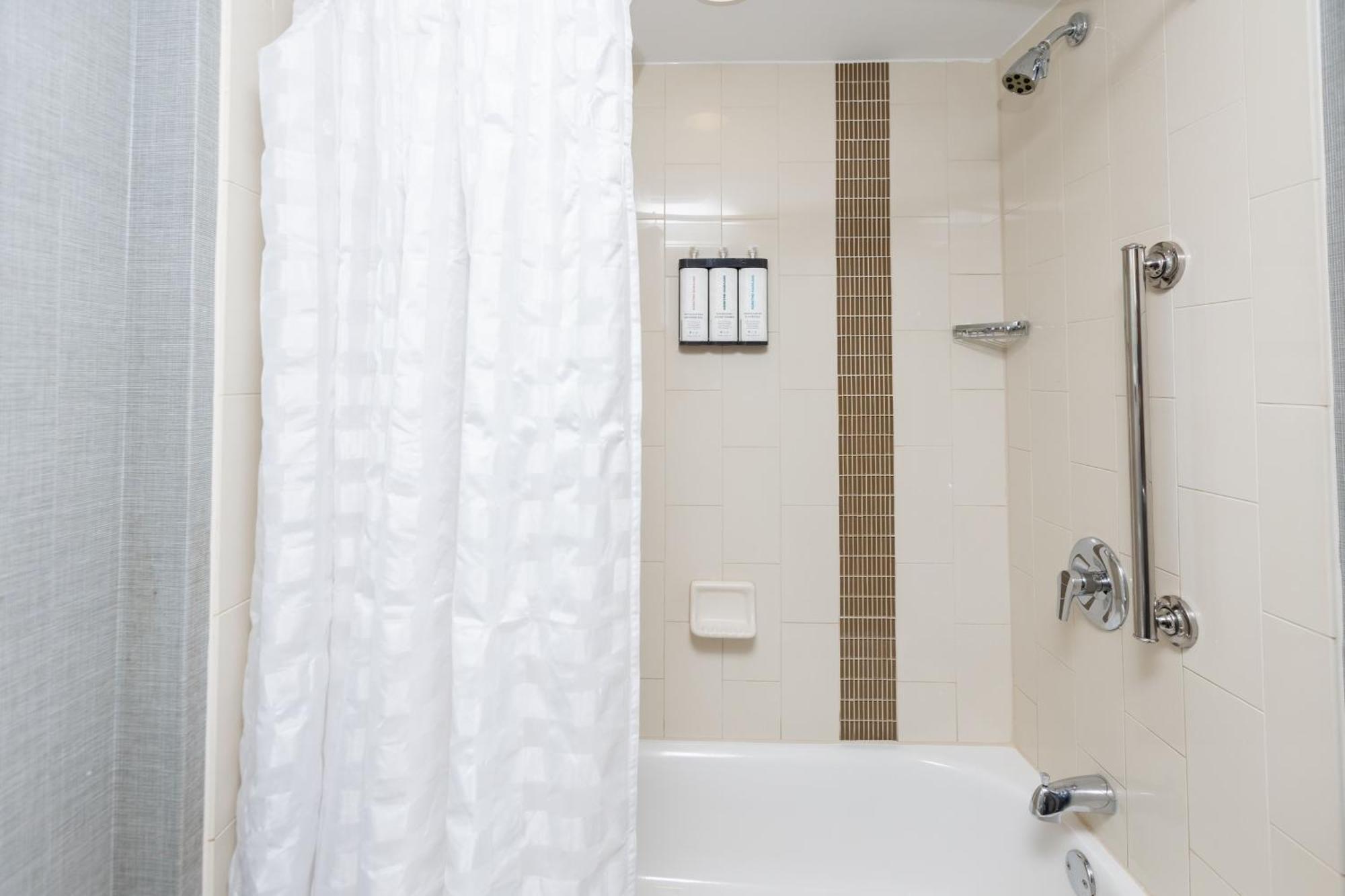 Hyatt Place Airport / Valley View Mall Hotel Roanoke