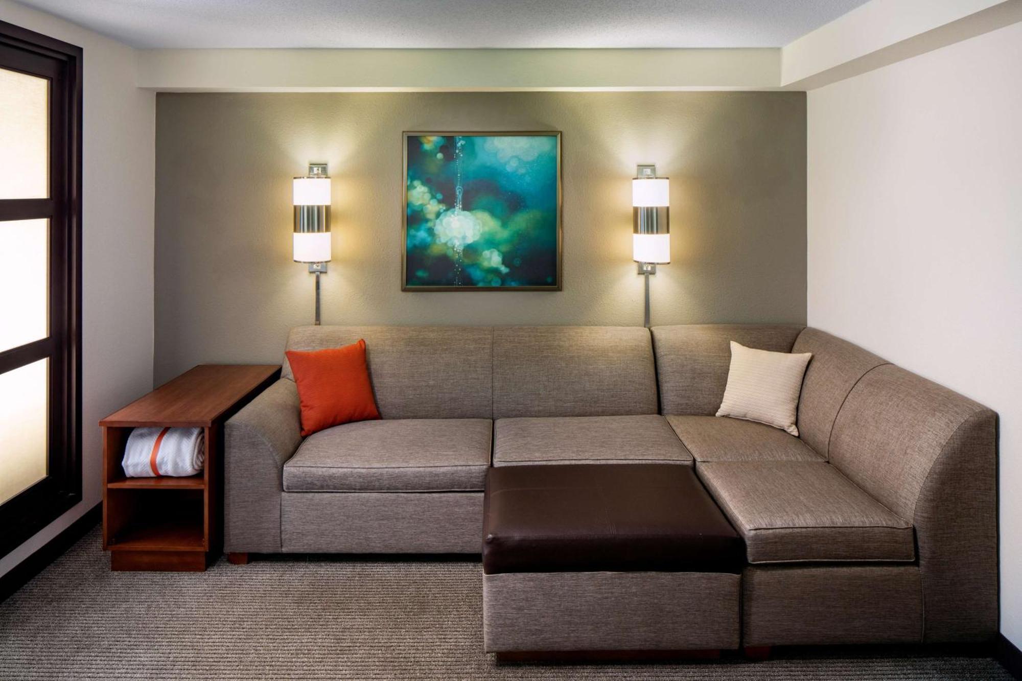 Hyatt Place Airport / Valley View Mall Hotel 3*